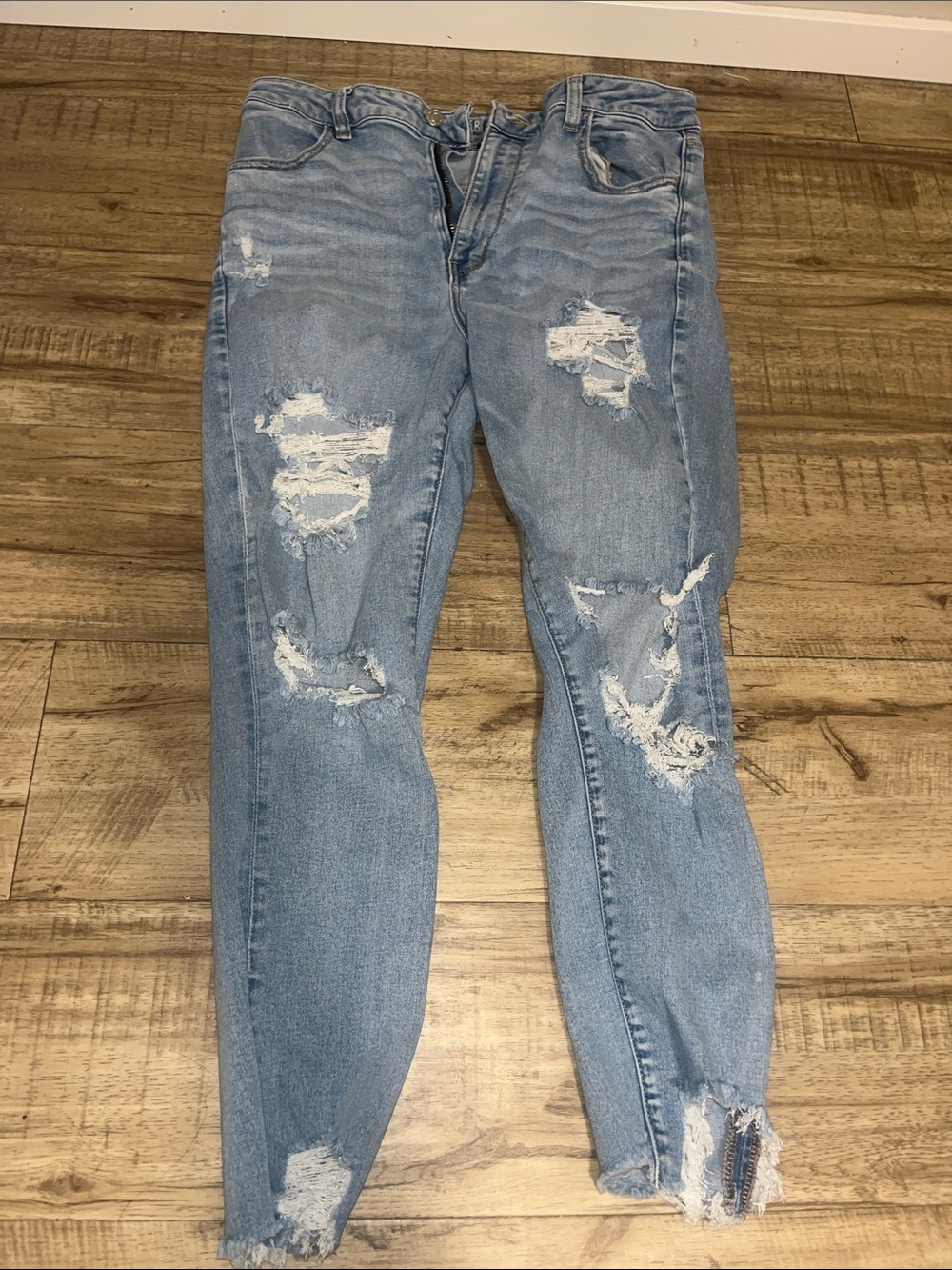 American Eagle Outfitters Light Blue Distressed Super High - Rise Jegging